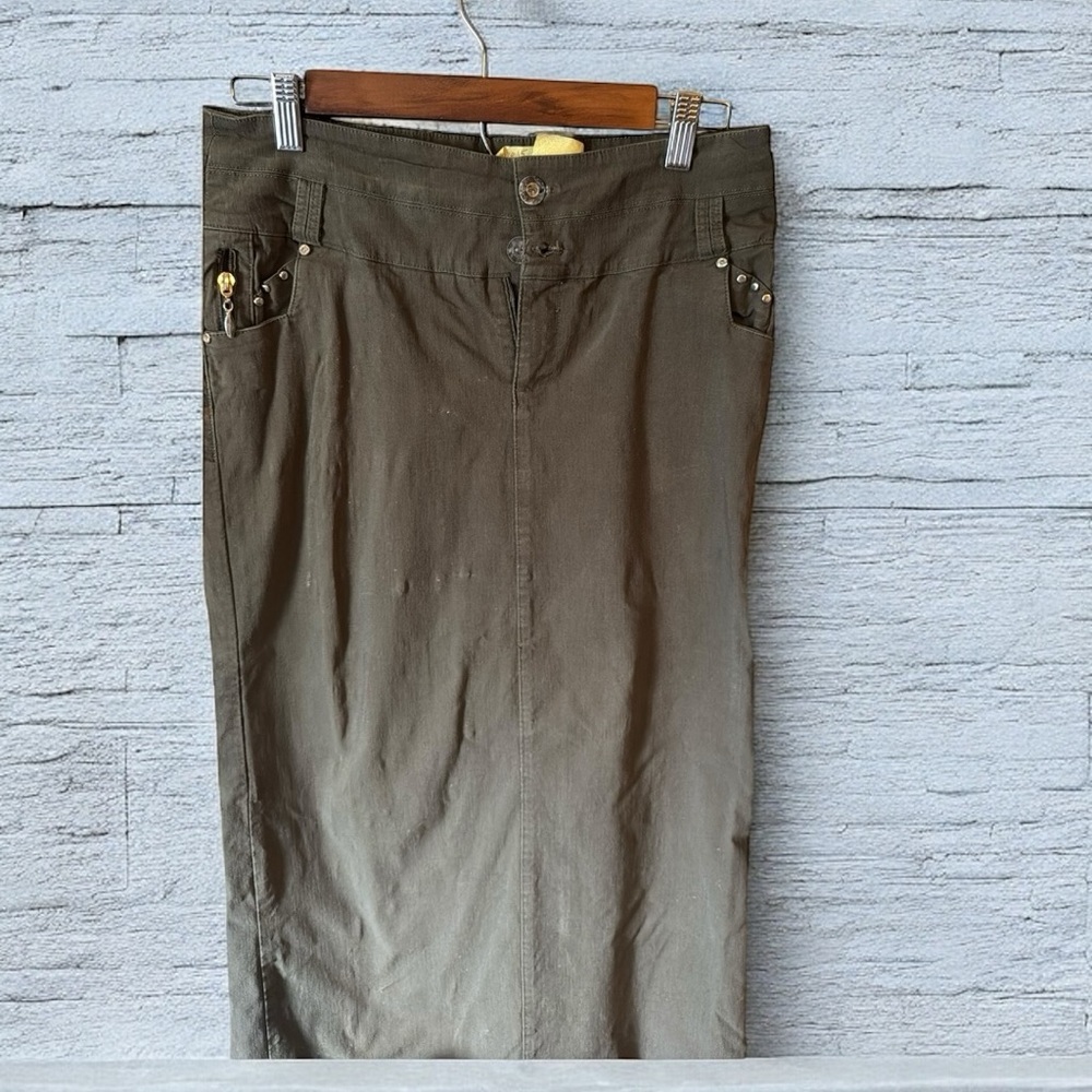 Green Maxi Pencil Skirt with Cargo Style